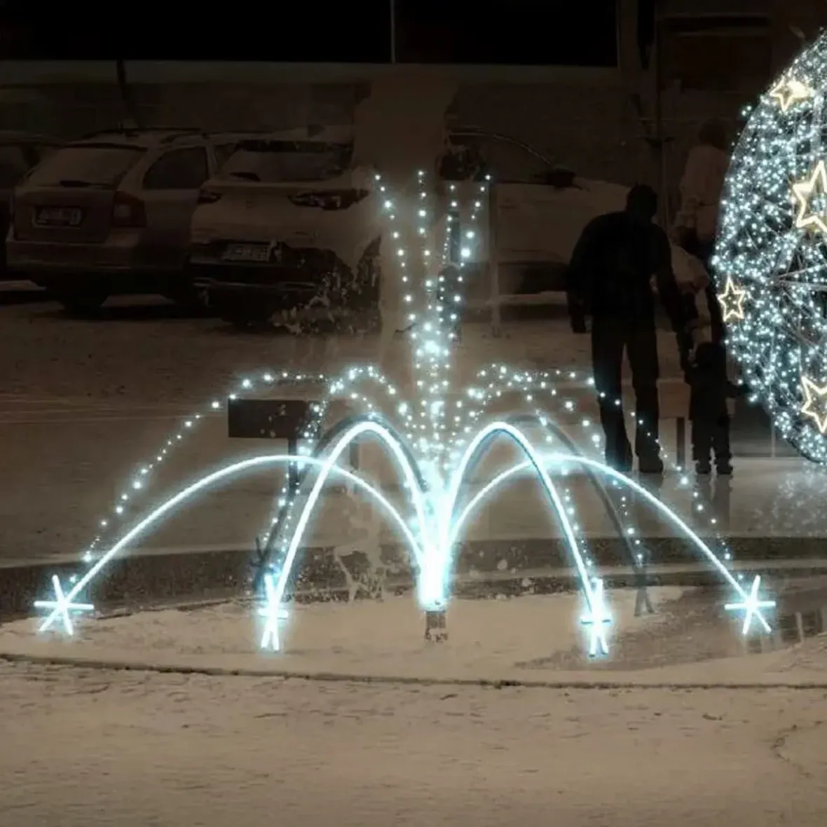 3D LED světelná fontána 320 × 200 cm, ledově bílá, 24 V, 247 W, 30 kg, 3 díly