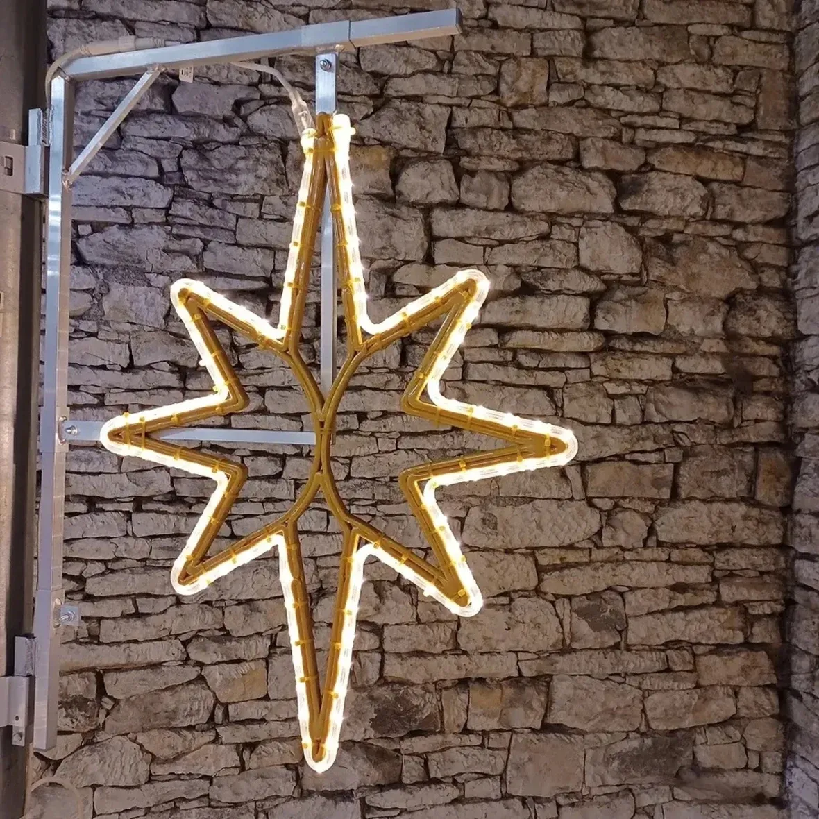 Easy Fix 2D LED světelná hvězda, 61 × 79 cm, teple bílá 3D tisk, dekor na veřejné osvětlení, hliník