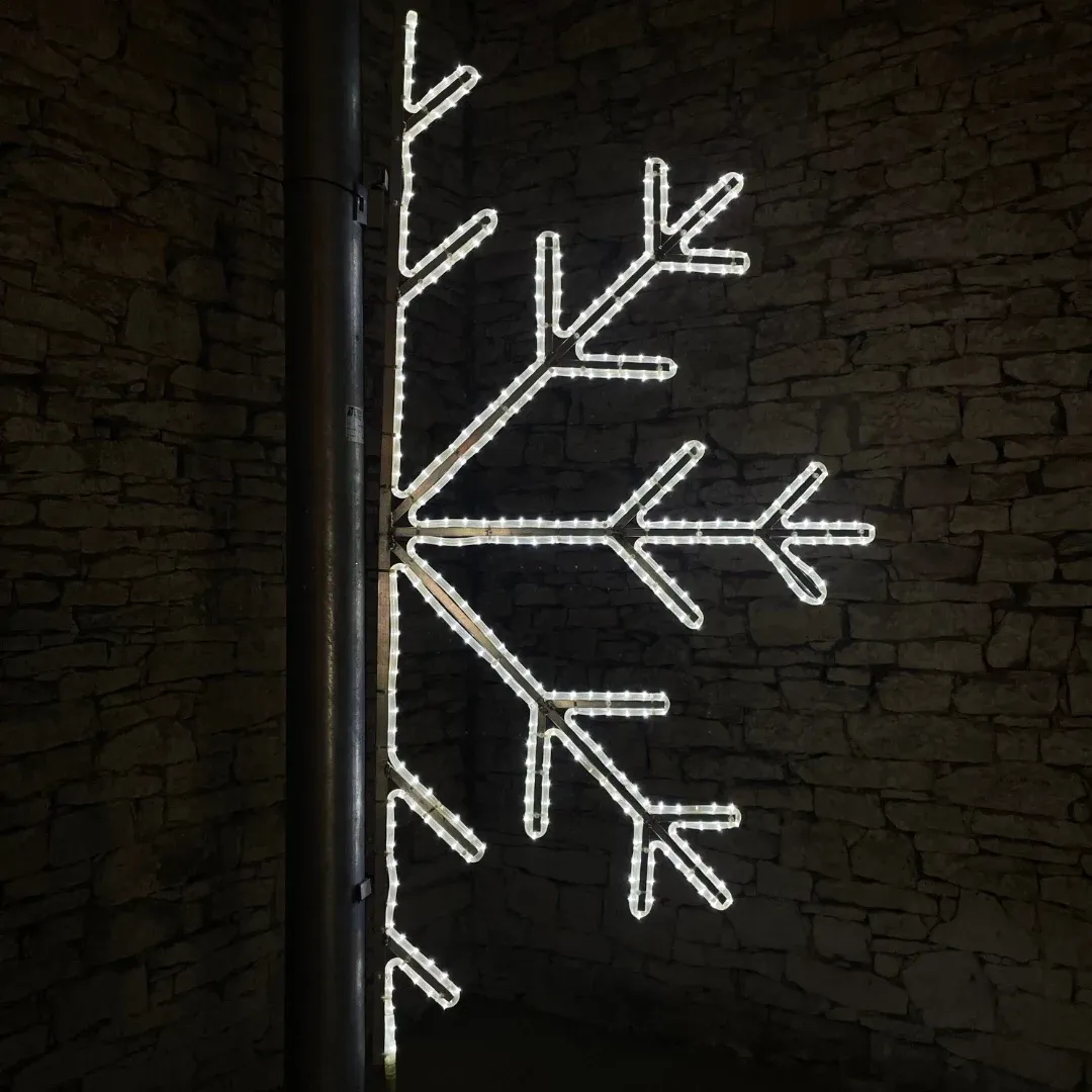 LED dekor fél hópehely, 40 x 80 cm, jeges fehér