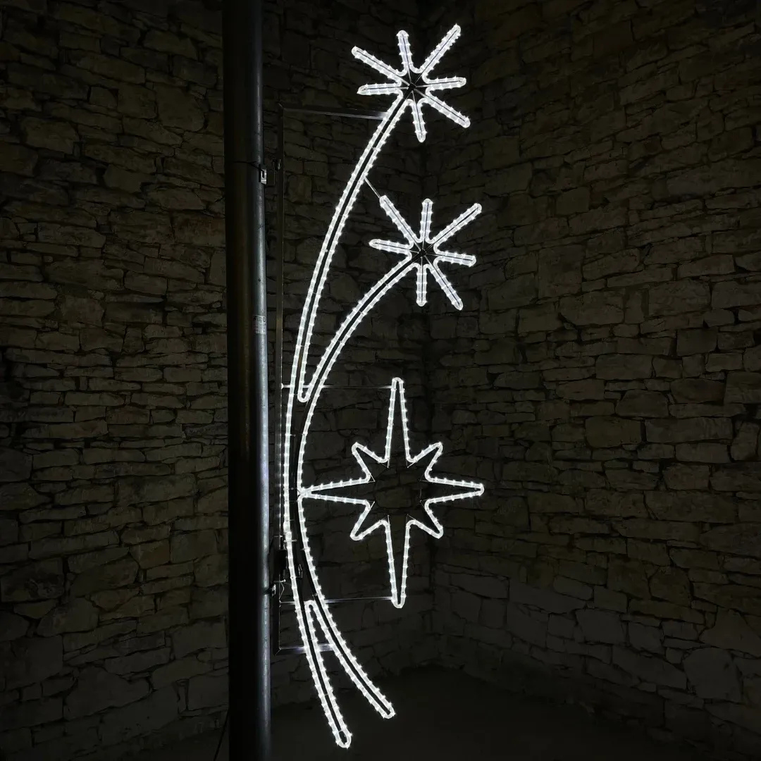 LED fénymotívum, csillag és 2 poláris fénysugár, 310 x 100 cm, jégfehér