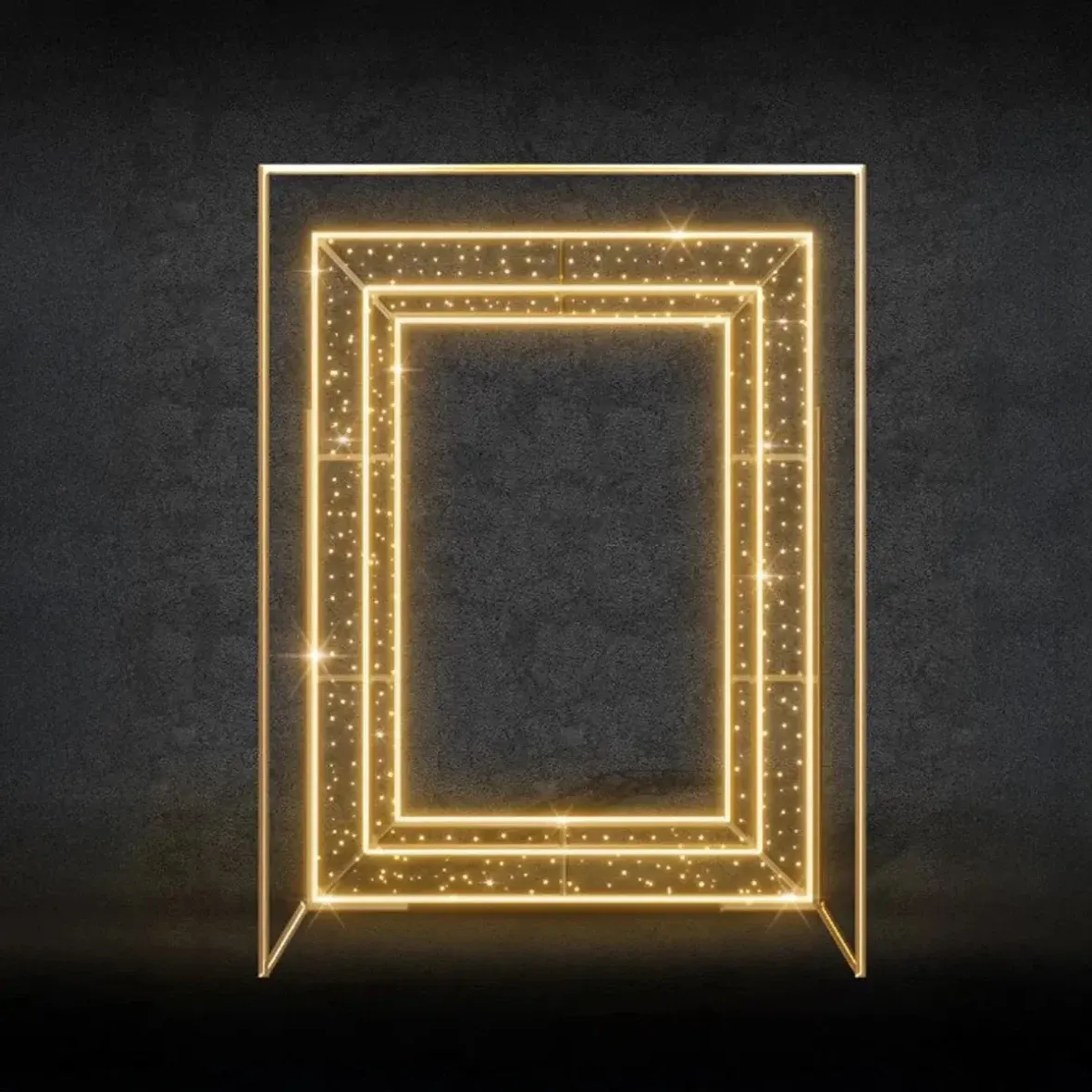 3D LED fénykeret, 230 × 170 × 110 cm, melegfehér, 24 és 36 V, 45 W, 35 kg, 3 részből áll.
